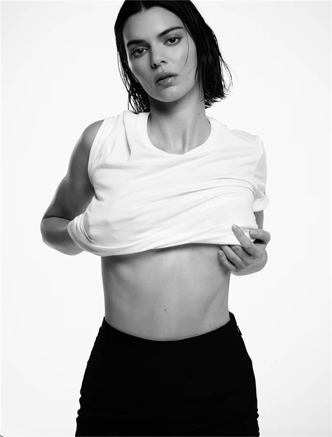 肯达尔·詹娜早春大片里的这些鞋绝美又百搭！j9九游真人游戏第一平台时髦精速看！超模(图5)