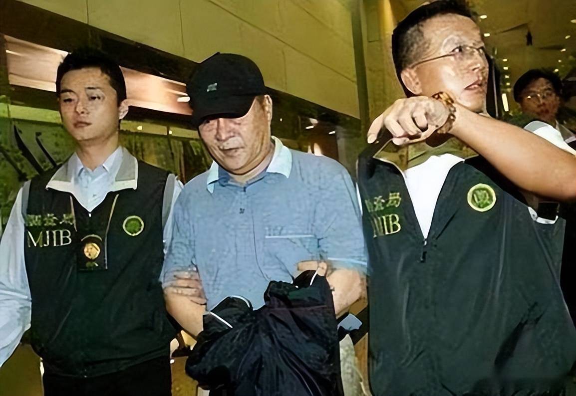 落家族内斗中亏40亿最后败给了红颜祸水九游会·j9网站“一代鞋王”达芙妮没