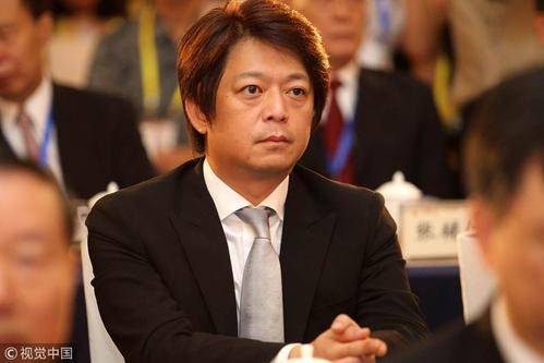 落家族内斗中亏40亿最后败给了红颜祸水九游会·j9网站“一代鞋王”达芙妮没(图14)