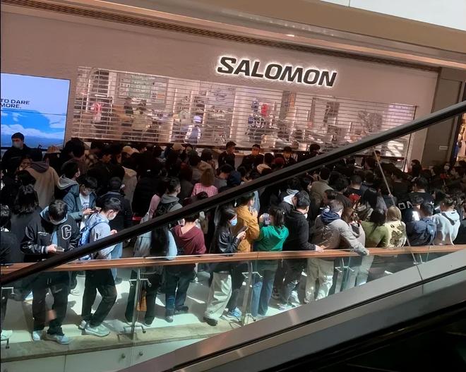 套被一双“臭鞋”抢了风头九游会J9中国中产三件(图7)