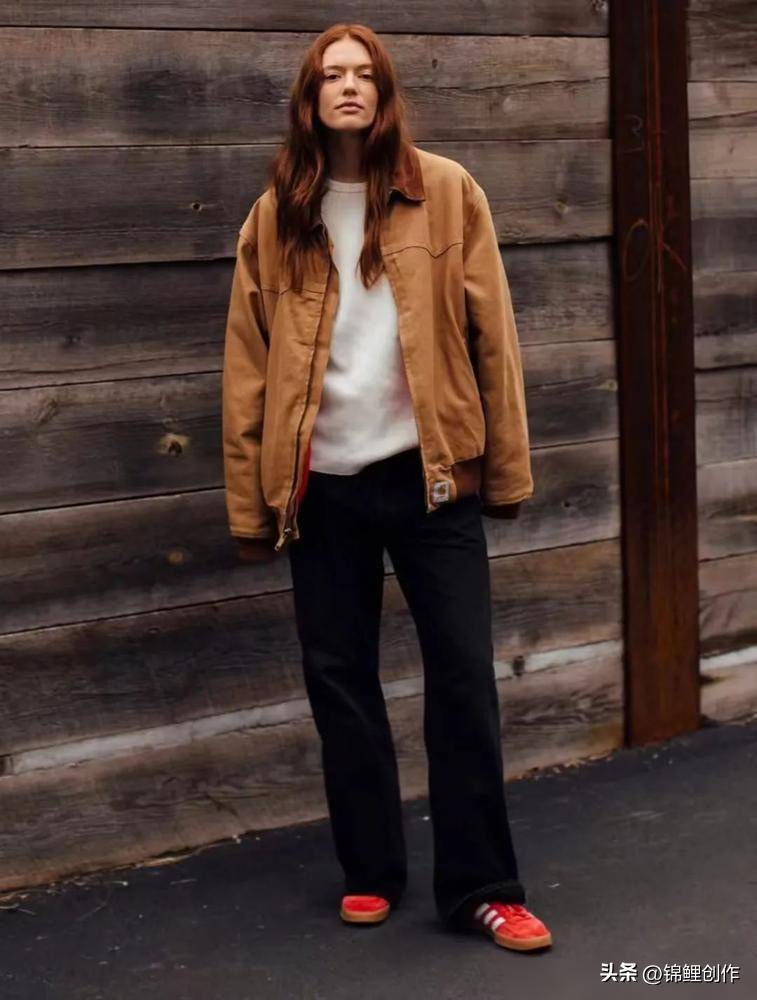 穿搭还是配运动鞋最时髦j9九游会登录松弛感(图10)